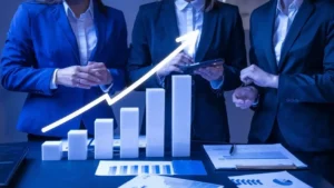 Equipo de Outsourcing Planet analizando crecimiento comercial tras externalizar el departamento de ventas con enfoque en resultados.