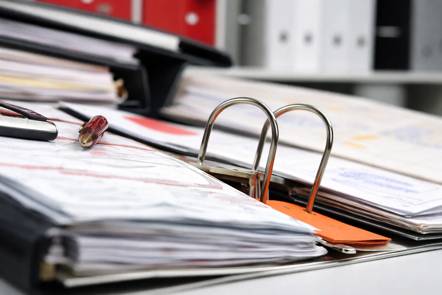 Archivo documental que representa la memoria comercial y la información acumulada en un sistema B2B